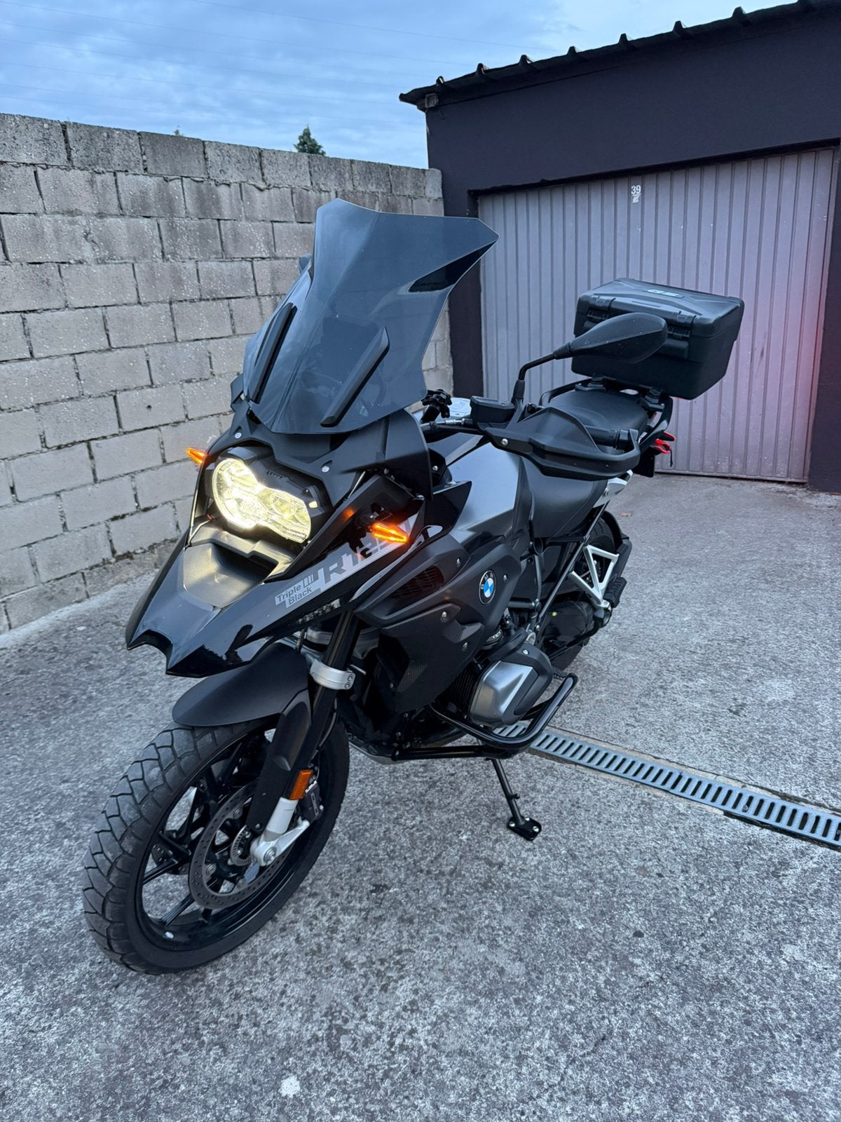 BMW R 1250 GS TRIPLE BLACK, Motos, Particulier, Selle chauffante