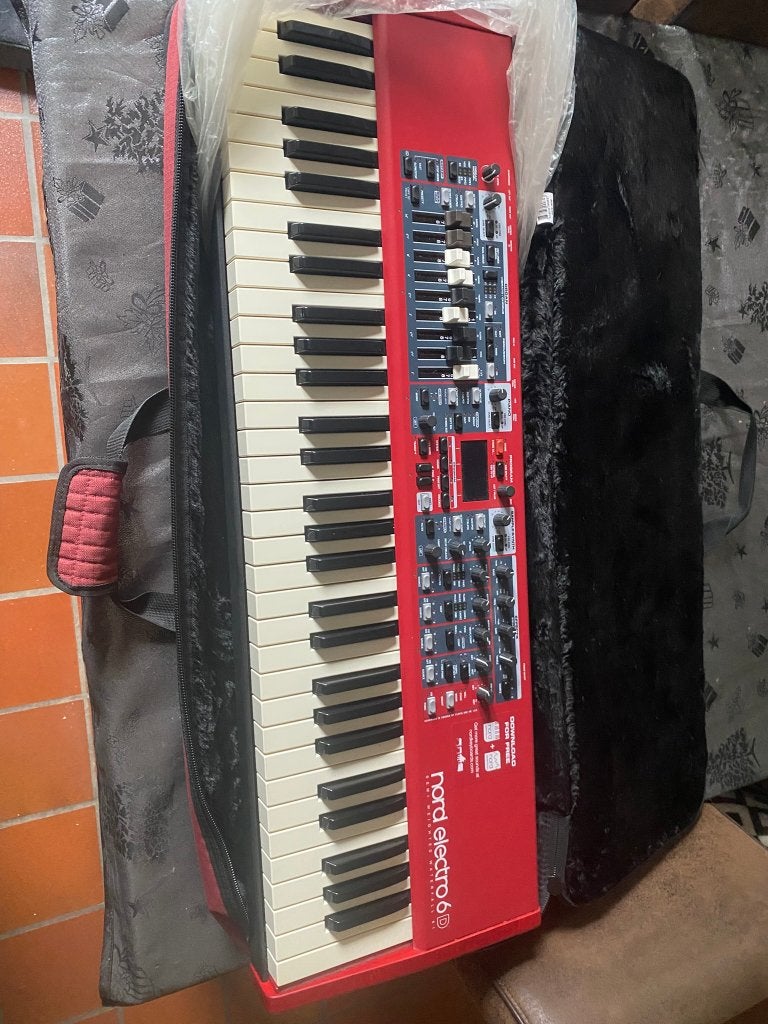 Clavia Nord Electro 6D 61 (Inclusief Padded Soft Case), Musique & Instruments, Neuf, Enlèvement, Sensitif, 61 touches