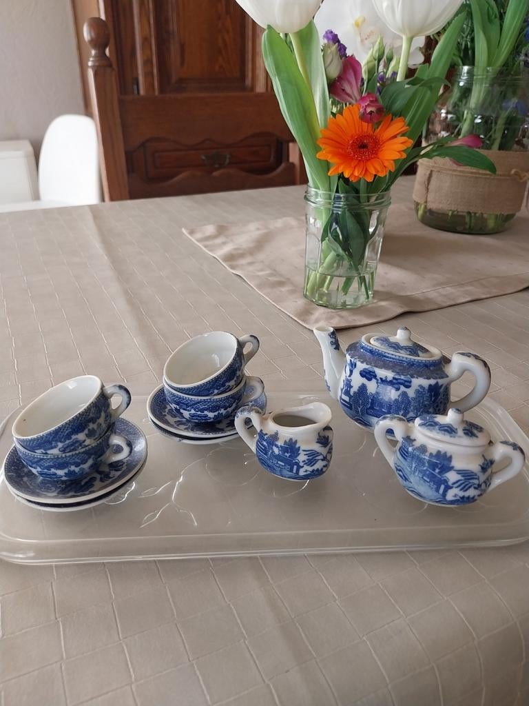 Porselein speelgoed koffiesetje, Ophalen