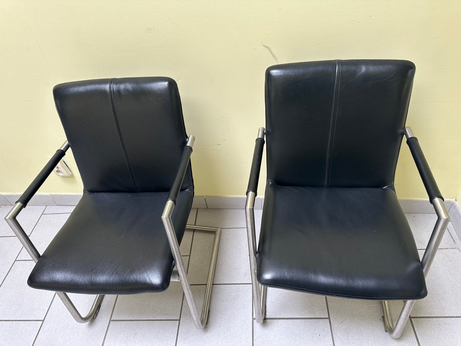Lit de 2 chaises en cuir noir, Huis en Inrichting, Stoelen, Ophalen, Twee, Zwart, Leer