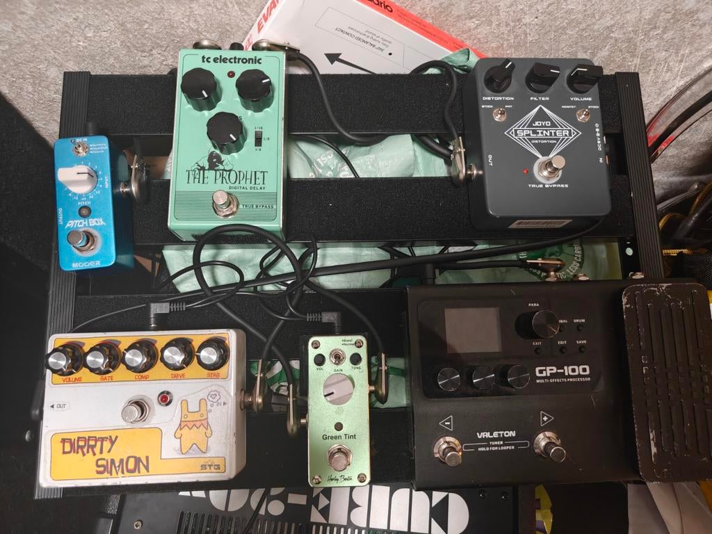 Compleet pedalboard! Doe een bod!, Muziek en Instrumenten, Effecten, Zo goed als nieuw, Chorus, Delay of Echo, Distortion, Overdrive of Fuzz