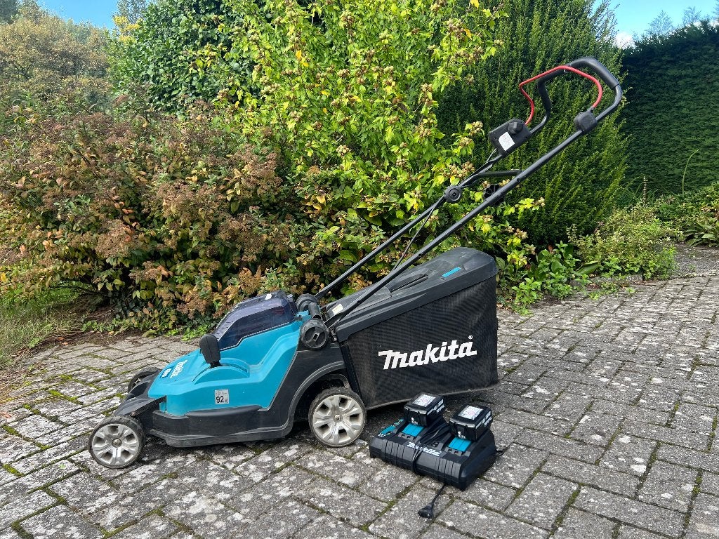 Grasmaaier Makita op batterijen, Tuin en Terras, Ophalen, Gebruikt, Accu-grasmaaier, 40 t/m 49 cm