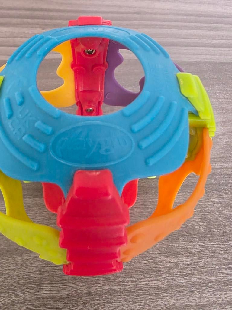 Playgro Shake Rattle & Roll Ball. , Ophalen
