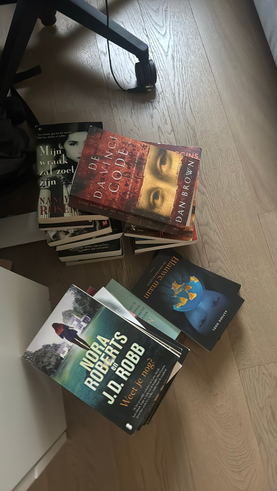 22 nederlandse boeken, Boeken, Avontuur en Actie, Ophalen, Zo goed als nieuw