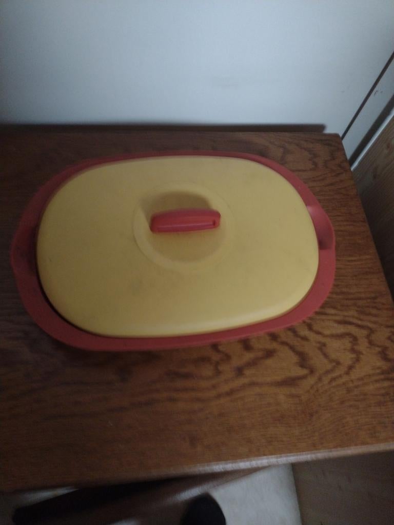 Plateau avec couvercle tupperware, Enlèvement ou Envoi