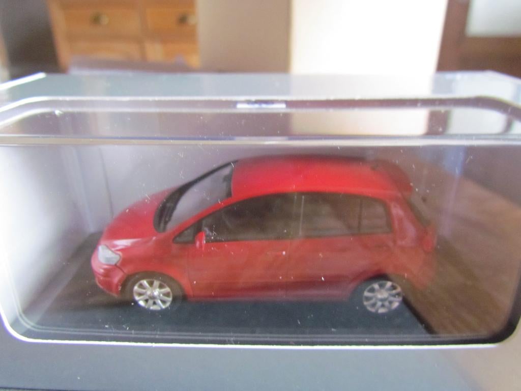 Minichamps VW Golf 5 plus 1/43, Enlèvement ou Envoi, Neuf, Voiture, MiniChamps