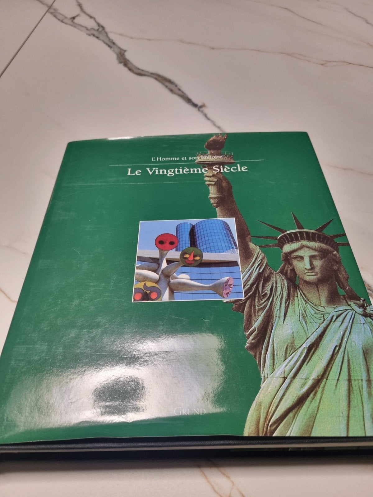 le vingtième siècle, Boeken, Prentenboeken en Plaatjesalbums, Ophalen of Verzenden, Gelezen