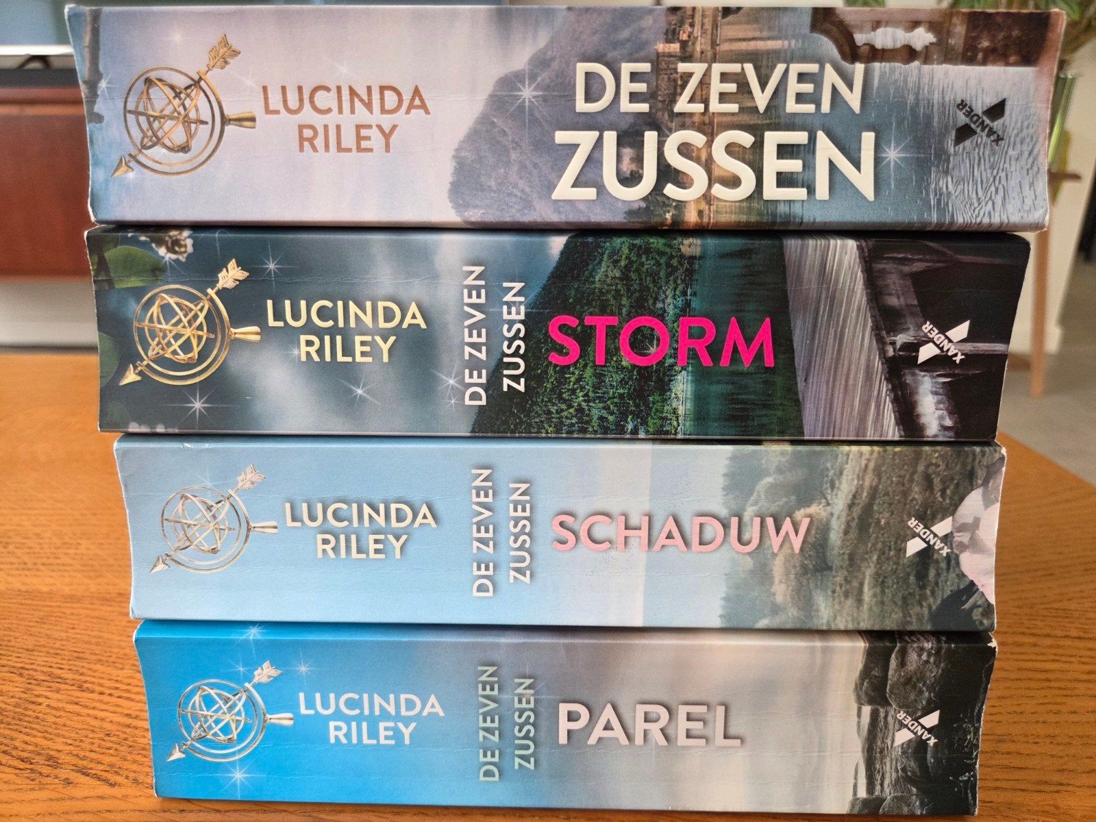 De zeven zussen - Lucinda Riley, Ophalen of Verzenden, Gelezen, Lucinda Riley