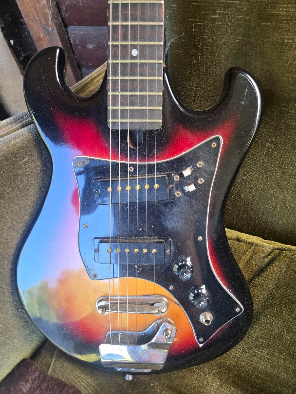 kinor electrische gitaar, Musique & Instruments, Instruments à corde | Guitares | Électriques, Enlèvement