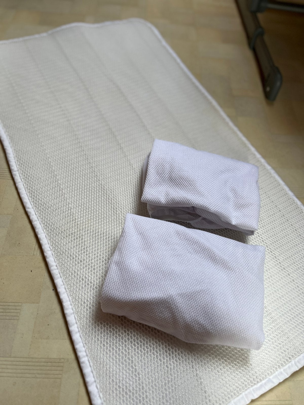 Aerosleep 3D matrasbeschermer + hoezen 50x90cm, Kinderen en Baby's, Kinderkamer | Beddengoed, Ophalen, Zo goed als nieuw, Aerosleep