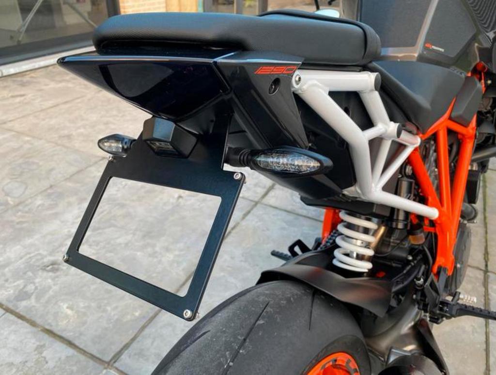 Support deplaque d'immatriculation court KTM 1290R éclairage, Enlèvement ou Envoi, Comme neuf