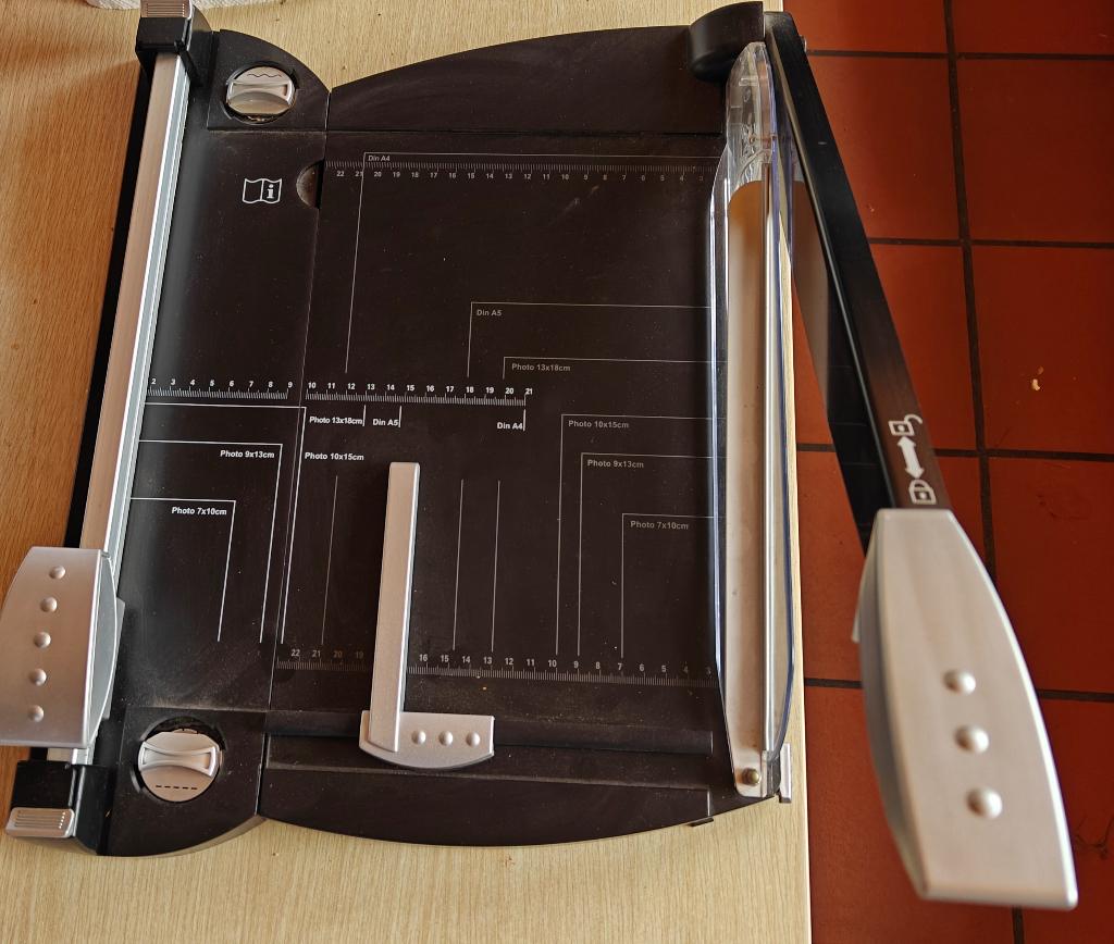 Papier snijmachine, Diversen, Papierwaren, Ophalen, Zo goed als nieuw
