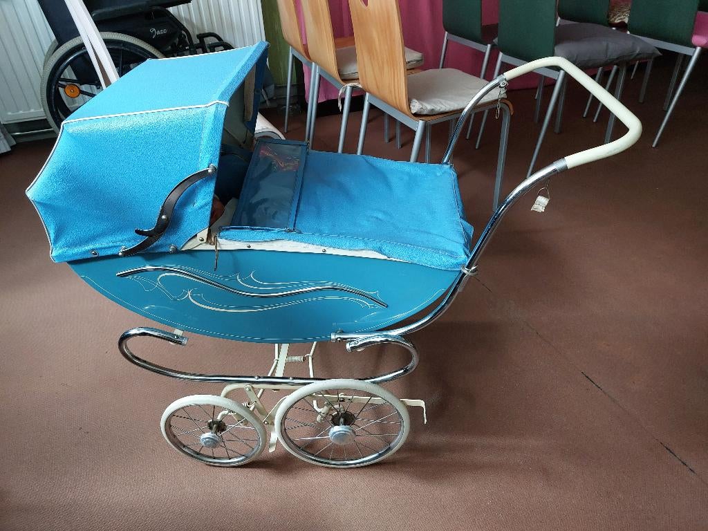 Poussette vintage bleu ciel pour poupée des années 50, Enlèvement