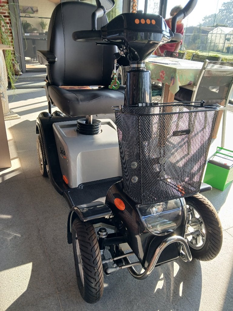 Solo scootmobiel(zo goed als nieuw, vier km), Diversen, Ophalen, Zo goed als nieuw, 46 km of meer, 16 km/u of meer