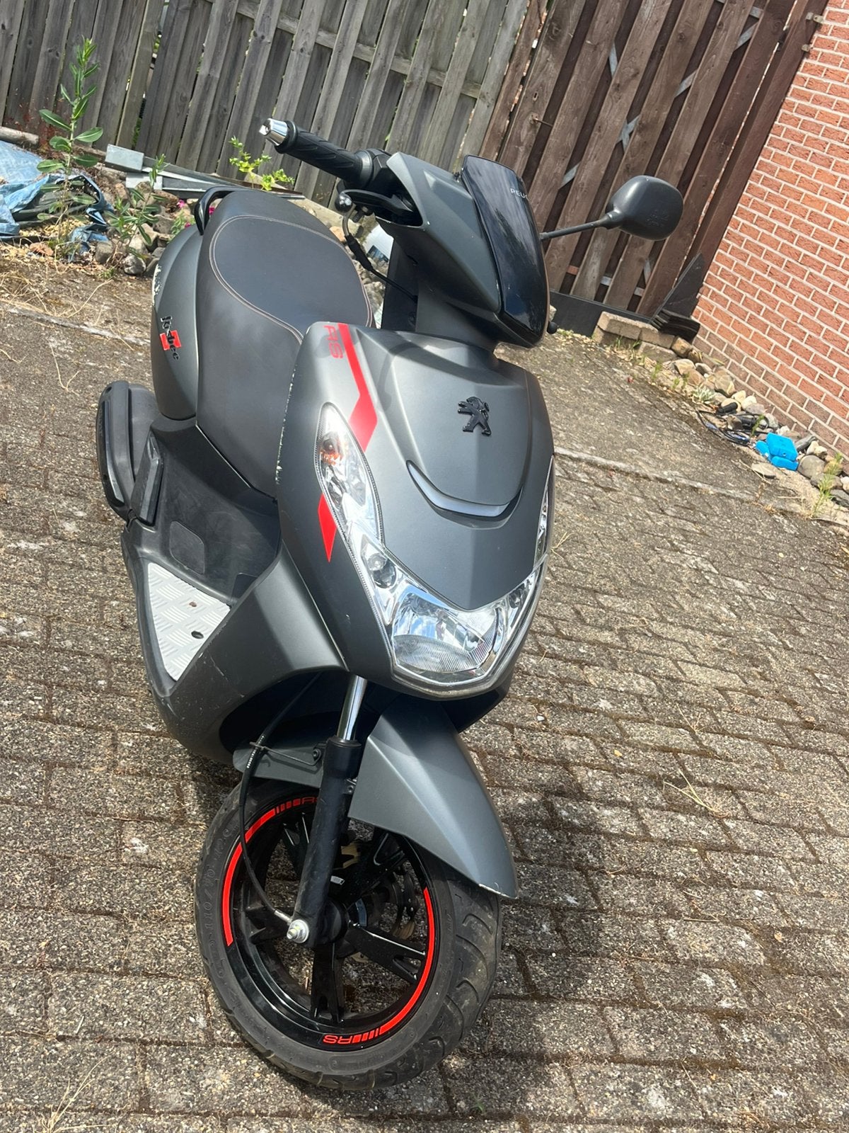 PEUGEOT KISBEE RS 2018, Vélos & Vélomoteurs, Scooters | Peugeot, Utilisé, Autres modèles, Classe B (45 km/h), Essence, Enlèvement