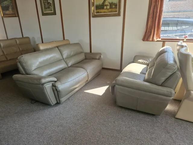 TAUPE BUFFELLEDEREN SALON MET ELEKTRISCHE RELAXEN 3 EN 2 ZIT, Ophalen, Gebruikt, Leer