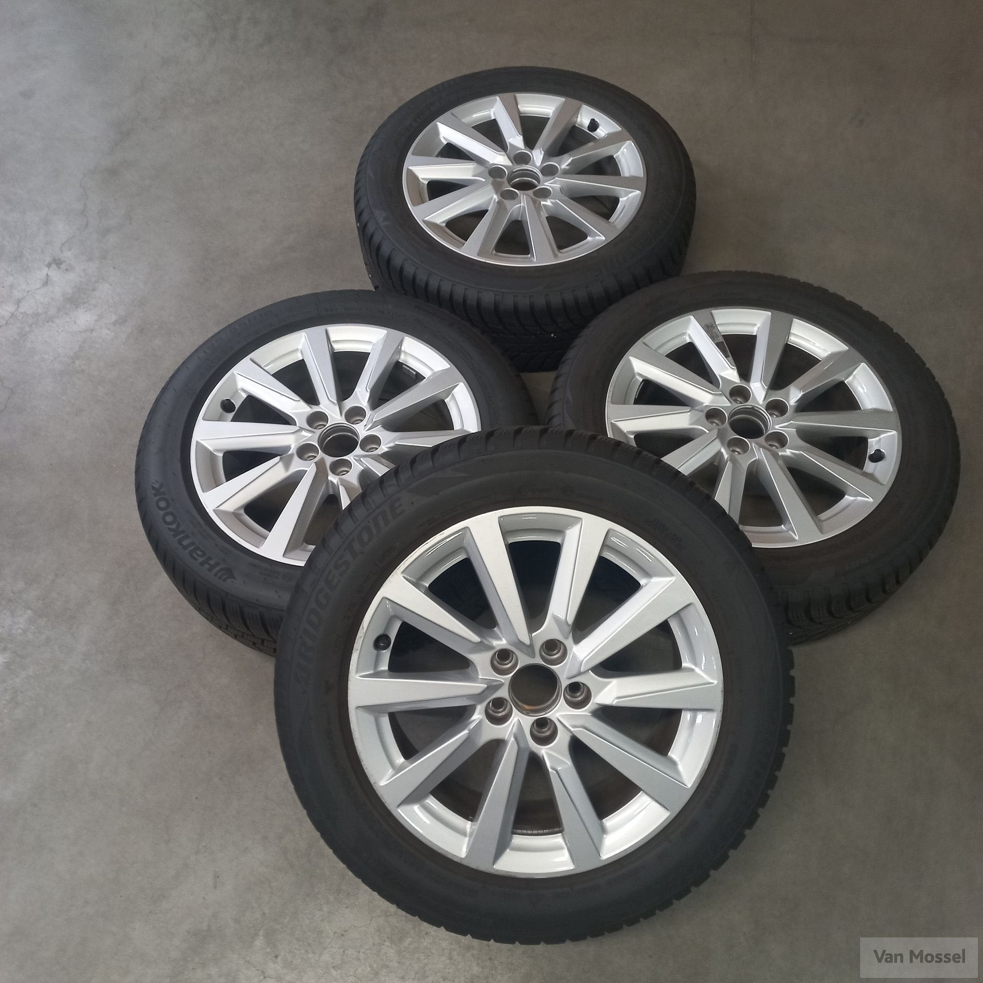 Audi A1 Bridgestone Blizzak LM001 195/55/R16 91V, Pneus et Jantes, Pneus hiver, 16 pouces, Véhicule de tourisme