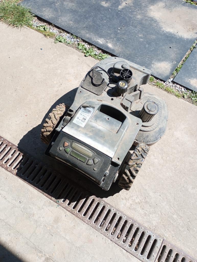 Robomow city110, Jardin & Terrasse, Tondeuses robotisées, Utilisé, 20 à 25 cm, Avec capteur de pluie, Enlèvement