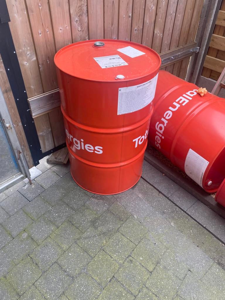 Lege olievaten, Enlèvement