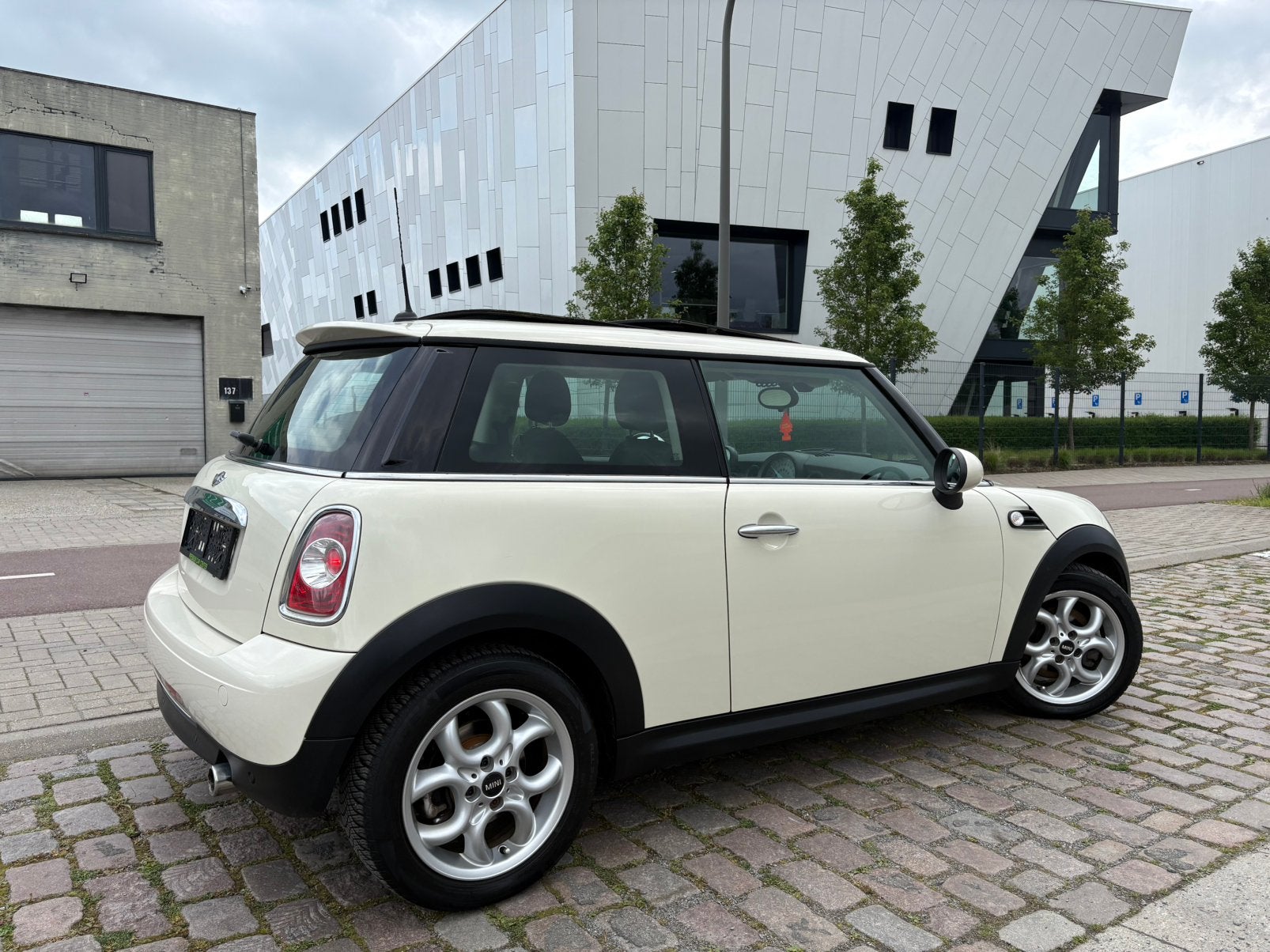 Mini One | 12 Maanden Garantie | 120 Dkm | Benzine | 2013 |, Auto's, Voorwielaandrijving, 4 cilinders, Leder en Stof, 55 kW