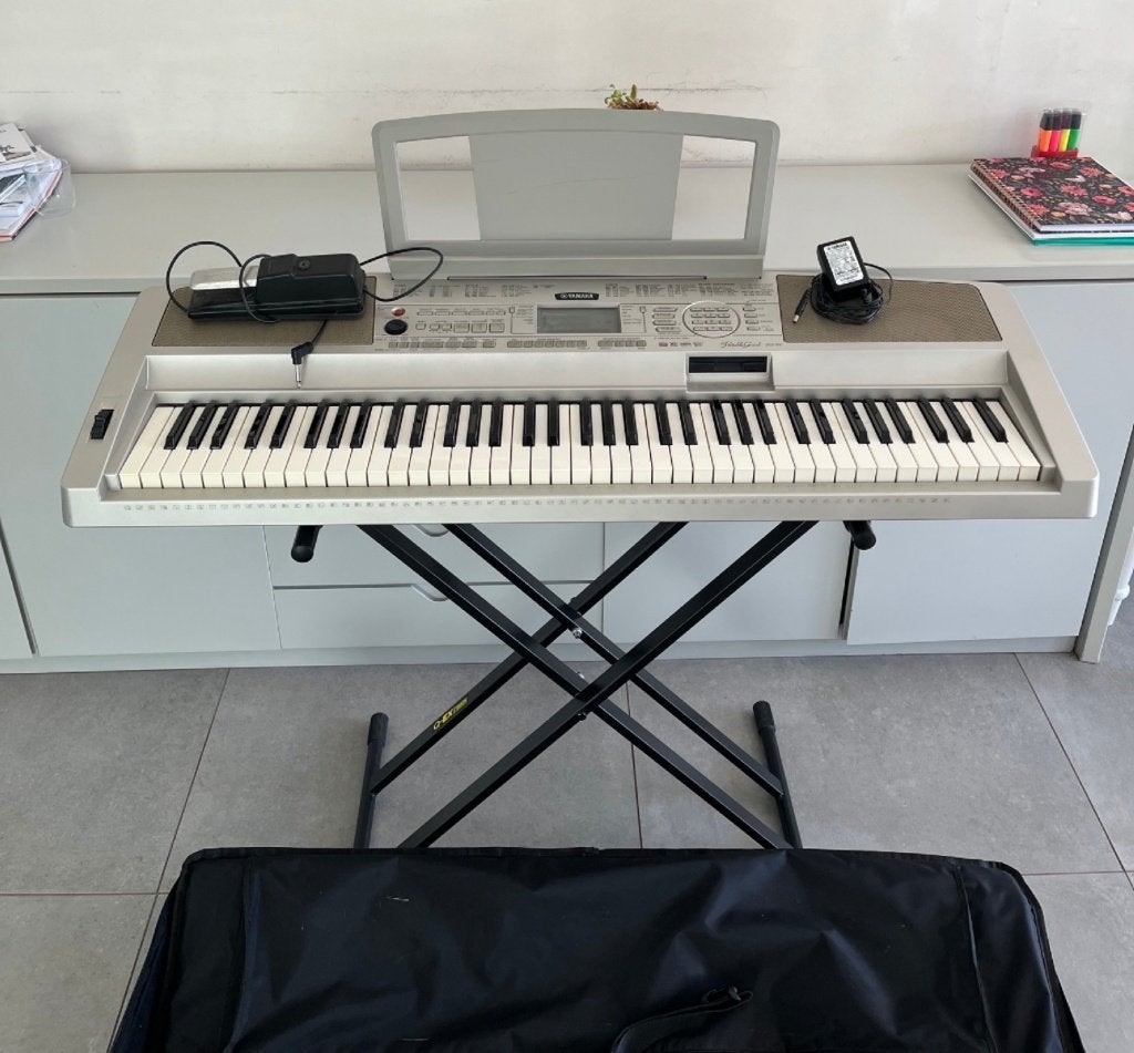 YAMAHA DGX-300, Muziek en Instrumenten, Keyboards, Ophalen, Zo goed als nieuw, 76 toetsen, Yamaha