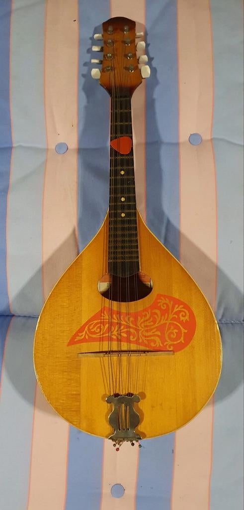 Guitare en bois en très bon état, Musique & Instruments, Instruments à corde | Guitares | Basses, Enlèvement