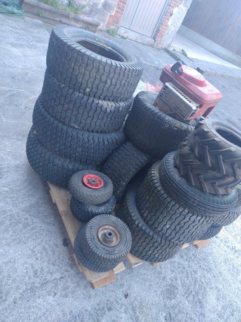 Pneu tracteur tondeuse, Enlèvement, Autre, 4 Saisons, Pneus et Jantes