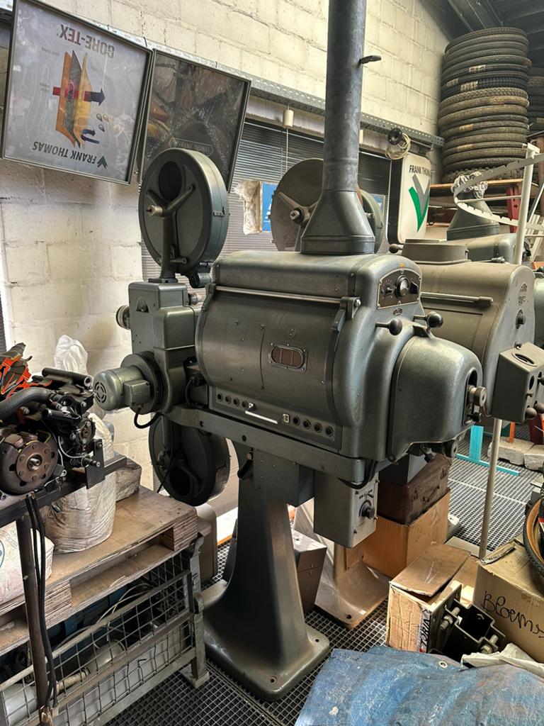 professionele Bauer 35mm bioscoopfilmprojectoren, Audio, Tv en Foto, Ophalen, Zo goed als nieuw