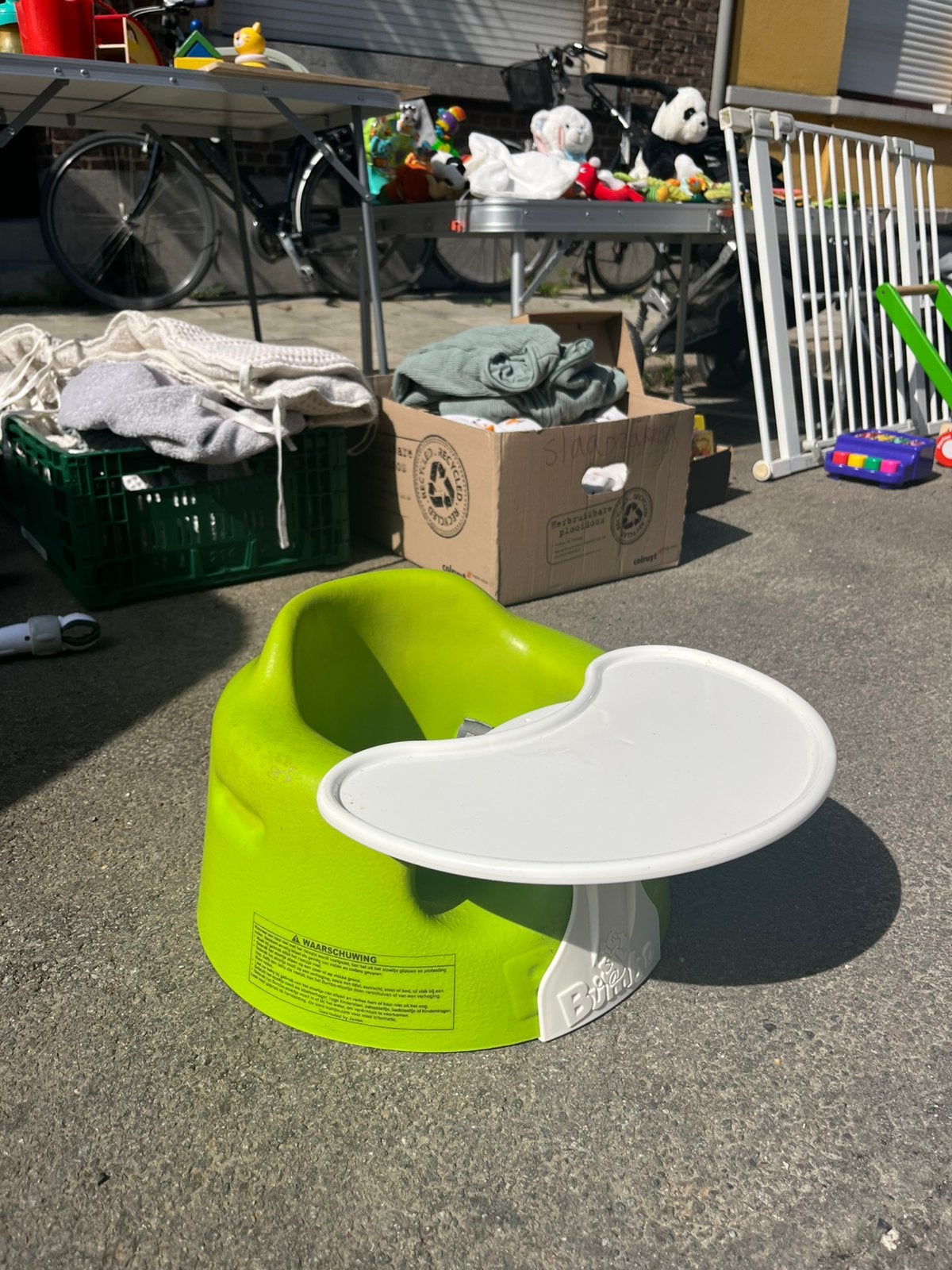 Bumbo seat + tafeltje groen, Ophalen, Zo goed als nieuw