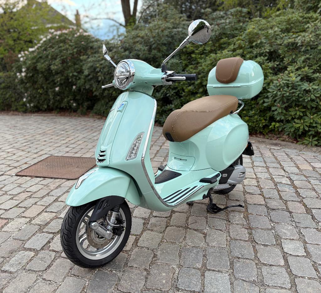 Piaggio Vespa 125cc Primavera avec Box ### 819 km ###, Tourisme, Jusqu'à 11 kW, Permis Moto A1 minimum, Éclairage LED