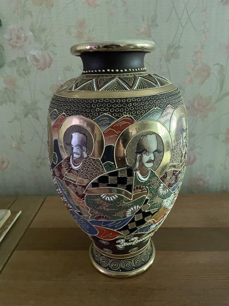 Japanse Satsuma Moriage Vaas, Antiek en Kunst, Ophalen