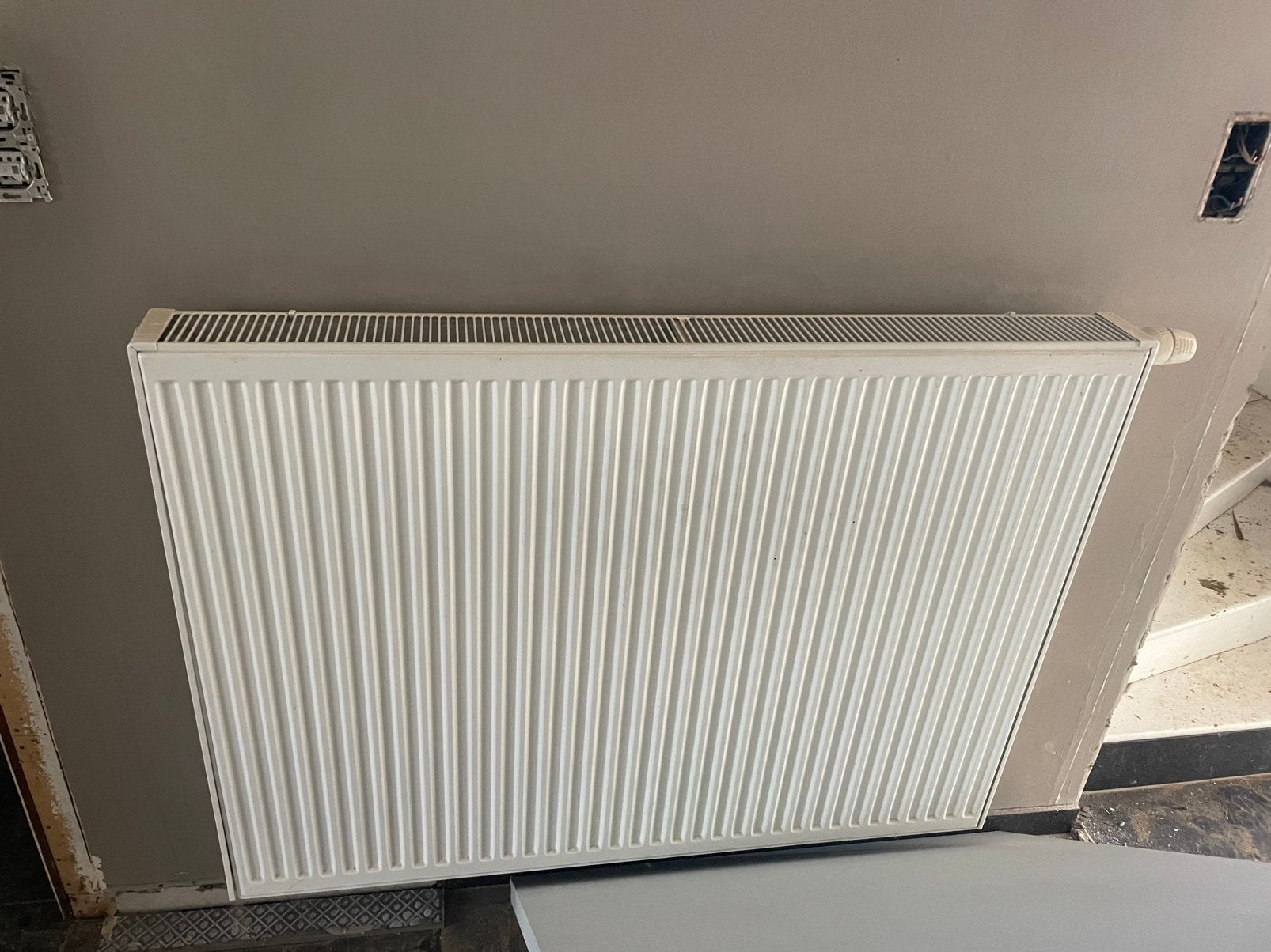 Radiator 1m20 breed, 90 cm hoog, 10 cm diep, Ophalen, Gebruikt, Radiator
