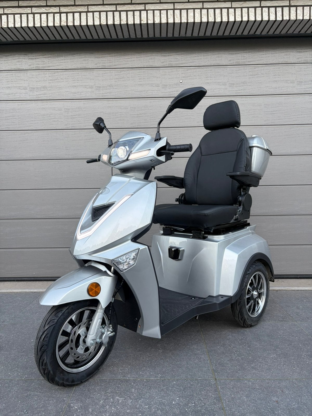 Voiturette électrique Comfigo 25 km/h Scootmobiel état neuf, Divers, Enlèvement ou Envoi, Comme neuf, Shoprider