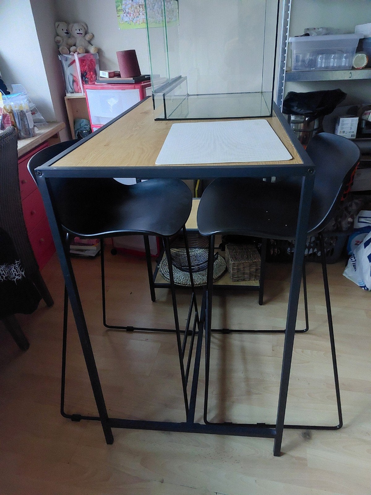 hoge eettafel met 2 barkrukken, Huis en Inrichting, Ophalen, Zo goed als nieuw