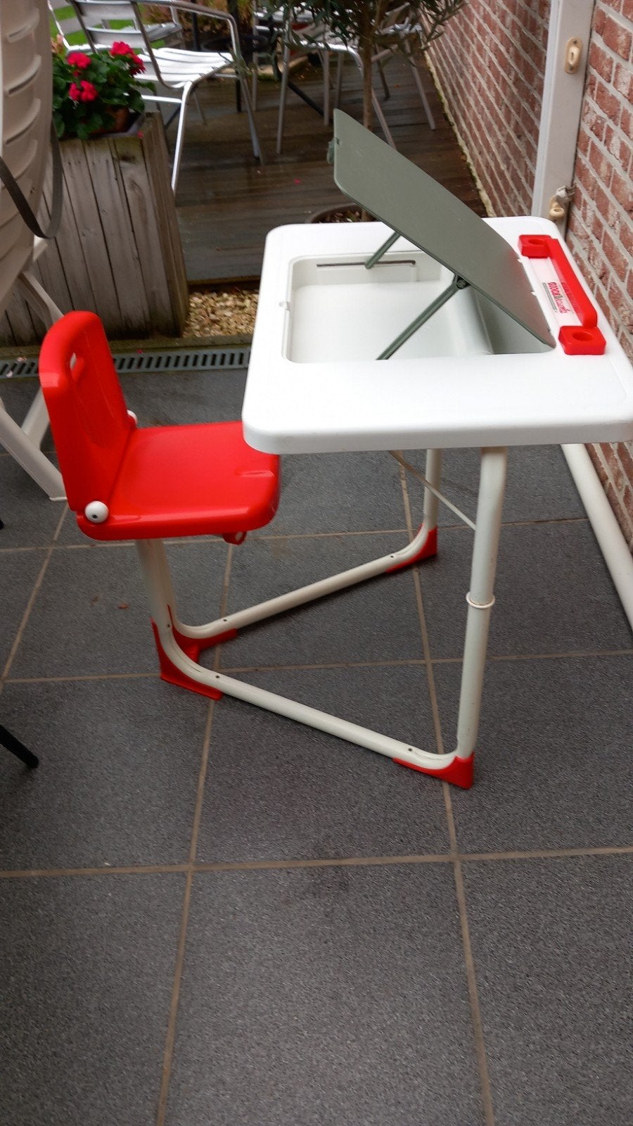 kinder tafeltje, Ophalen