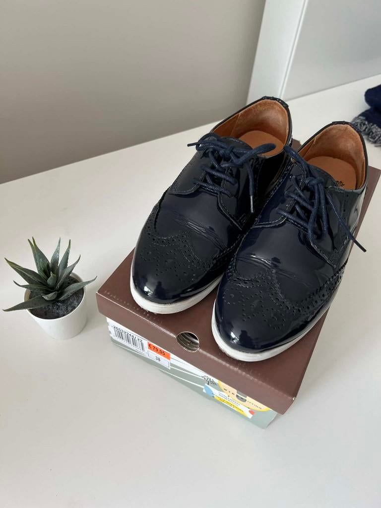 Damesschoenen maat 38, Ophalen