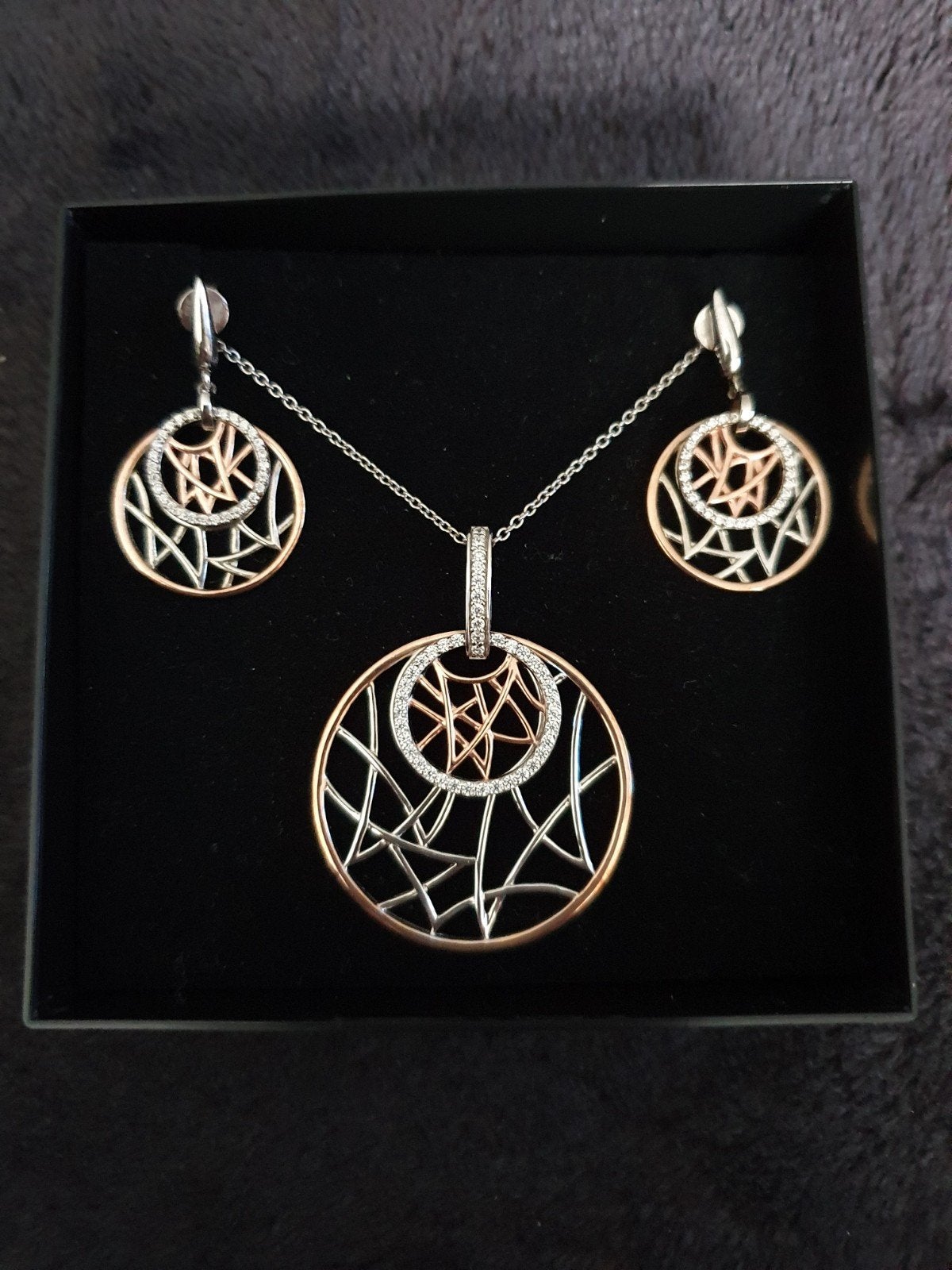 Nieuwe zilveren halsketting met bijpassende oorbellen, Handtassen en Accessoires, Ophalen of Verzenden, Nieuw, Zilver, Met hanger