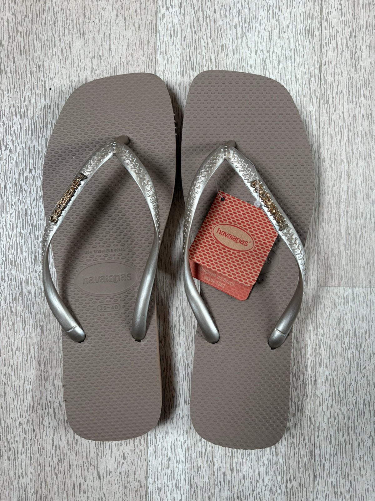 Havaianas square logo metallic beige, Kleding | Dames, Schoenen, Slippers, Beige, Nieuw, Ophalen of Verzenden