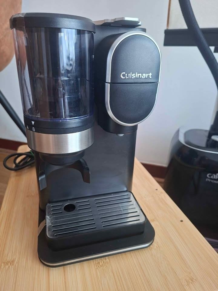 Cuisinart One Cup Grind & Brew met herbruikbare capsules, Electroménager, Neuf, Dosettes et capsules de café, Réservoir d'eau amovible