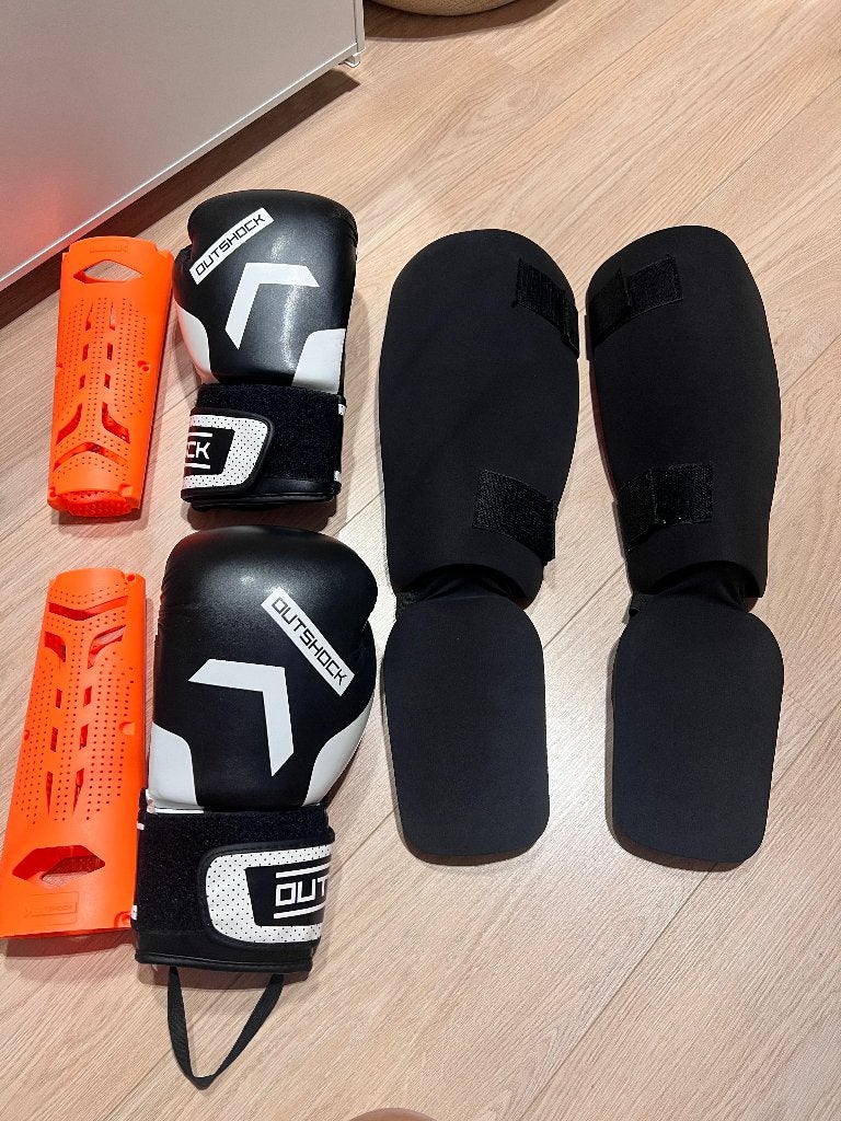 Bokshandschoenen 12OZ Outshock, Ophalen, Zo goed als nieuw, Bokshandschoenen