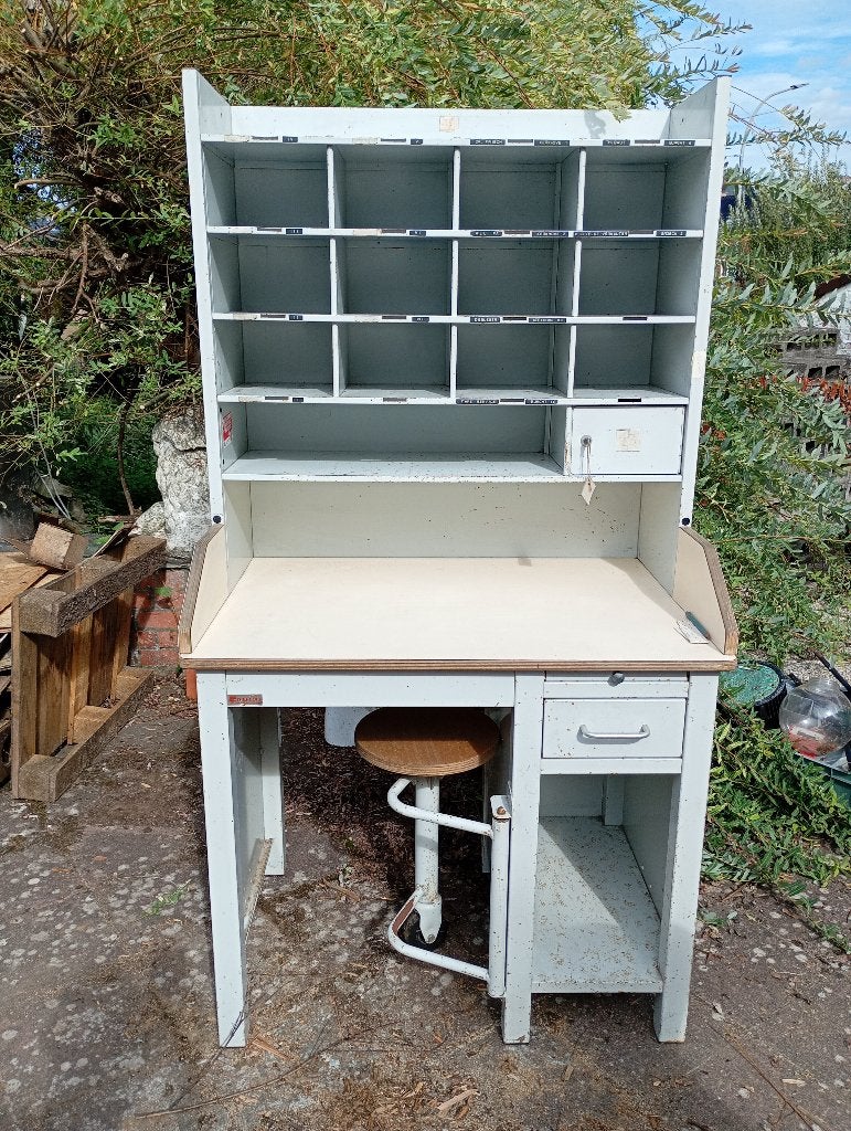Industrieel design vintage post sorteer kast met kruk, Huis en Inrichting, Ophalen, Gebruikt, Industrieel