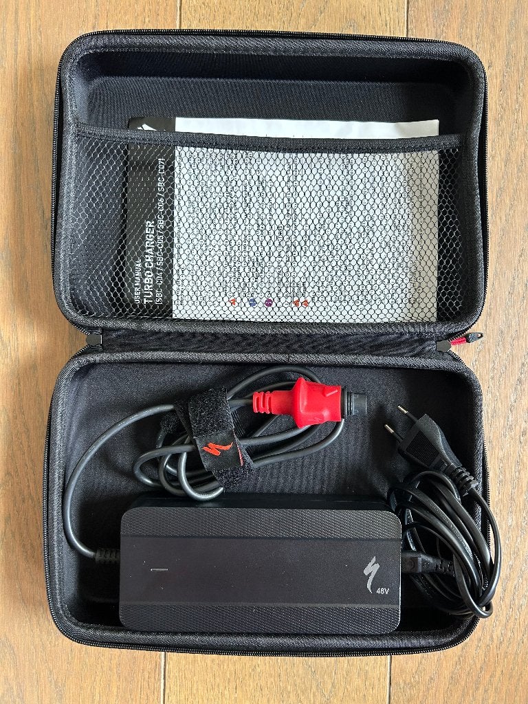 Chargeur SPECIALIZED SBC-C06 - Parfait état - Boîte original, Enlèvement ou Envoi, Neuf