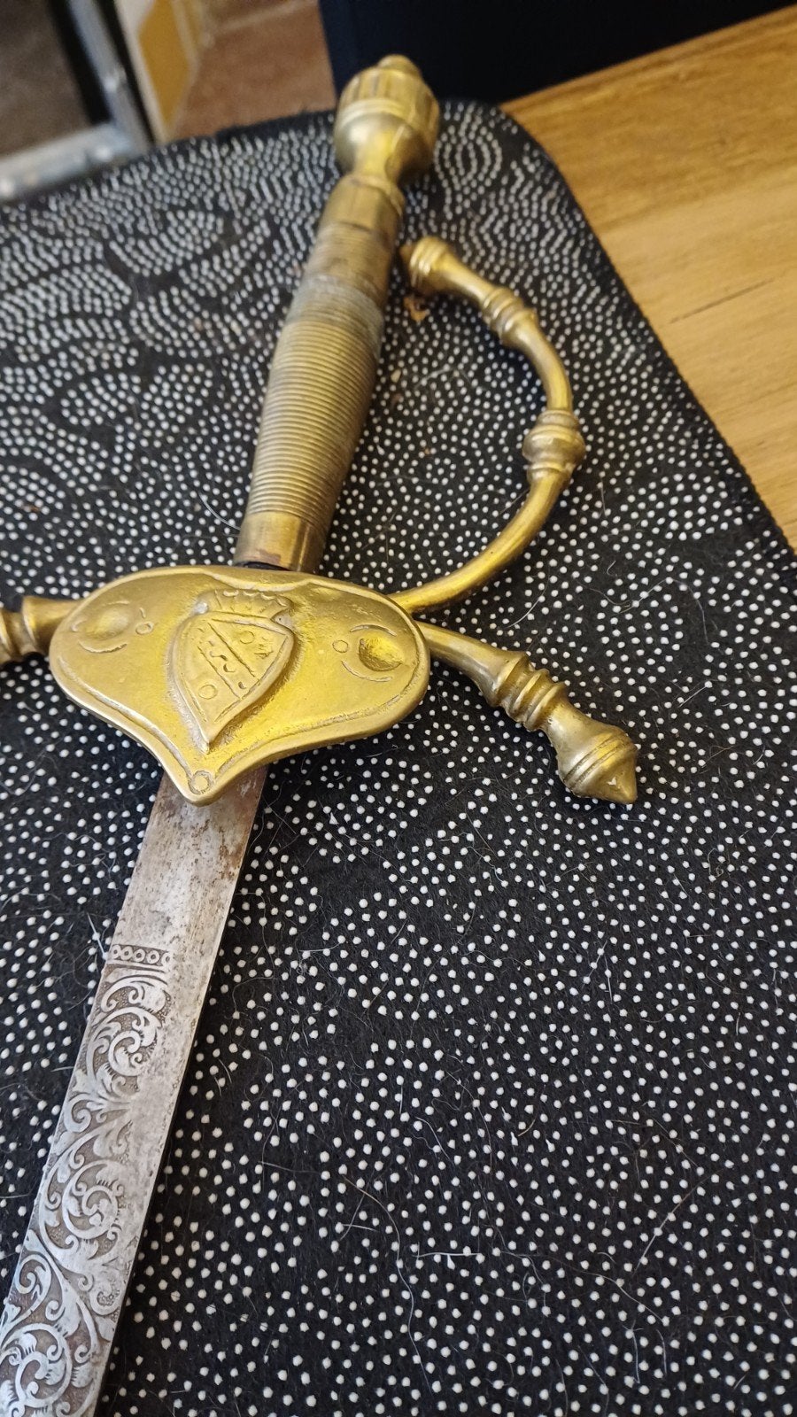 épée décorative, Collections, Enlèvement