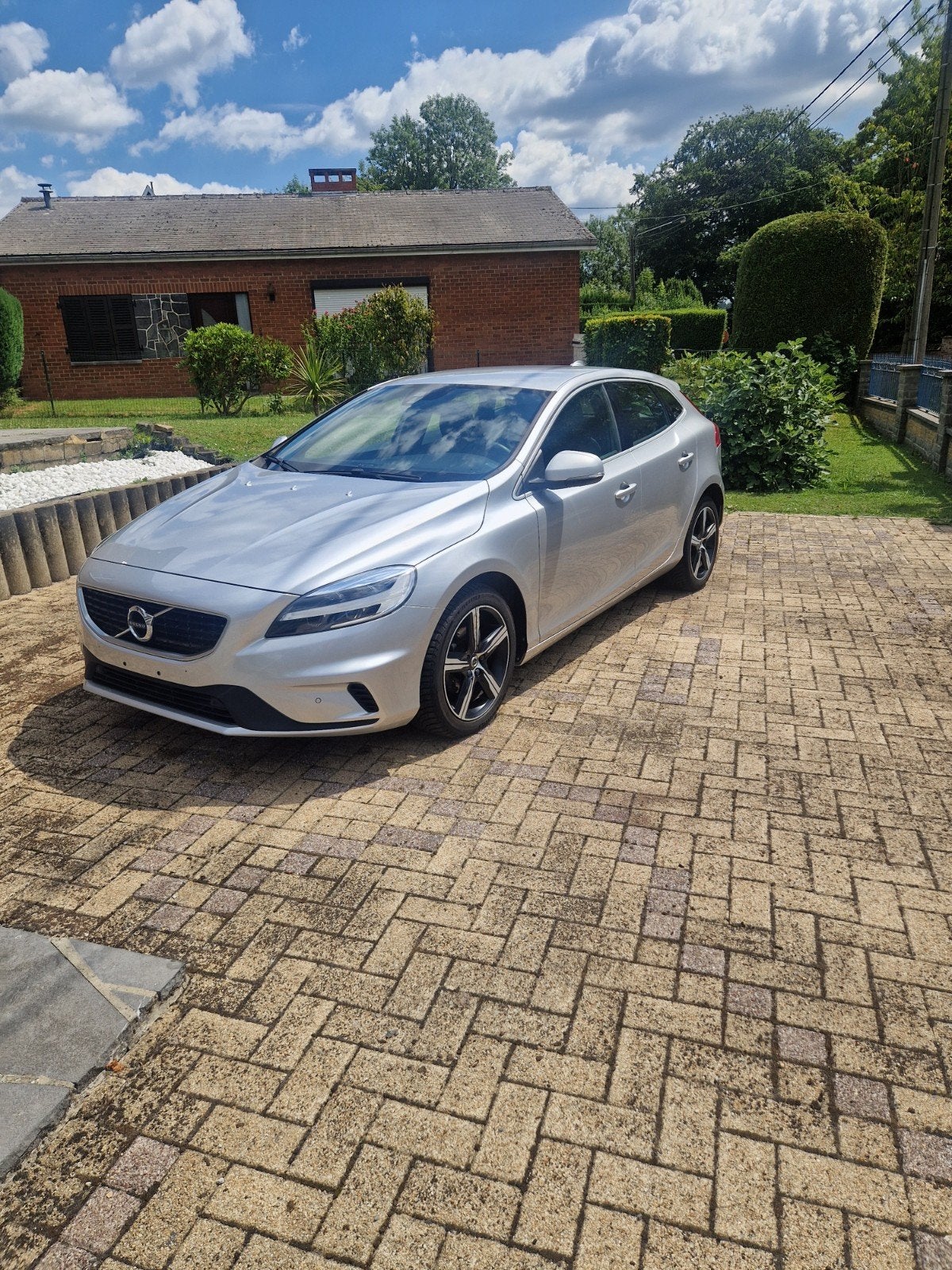 Volvo V40 2.0D2 R-ontwerp, 4 cilinders, 1969 cc, Bedrijf, 5 deurs