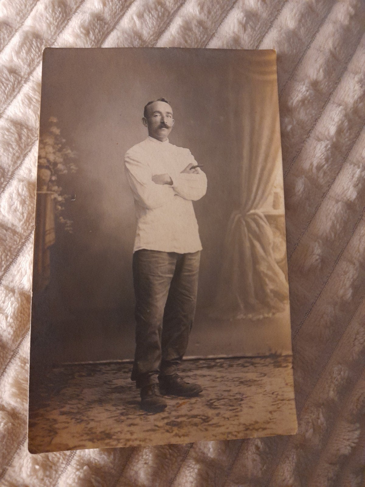 Ansichtkaart „Confident man” uit 1915, Ophalen of Verzenden, Voor 1920, Ongelopen, Overige thema's