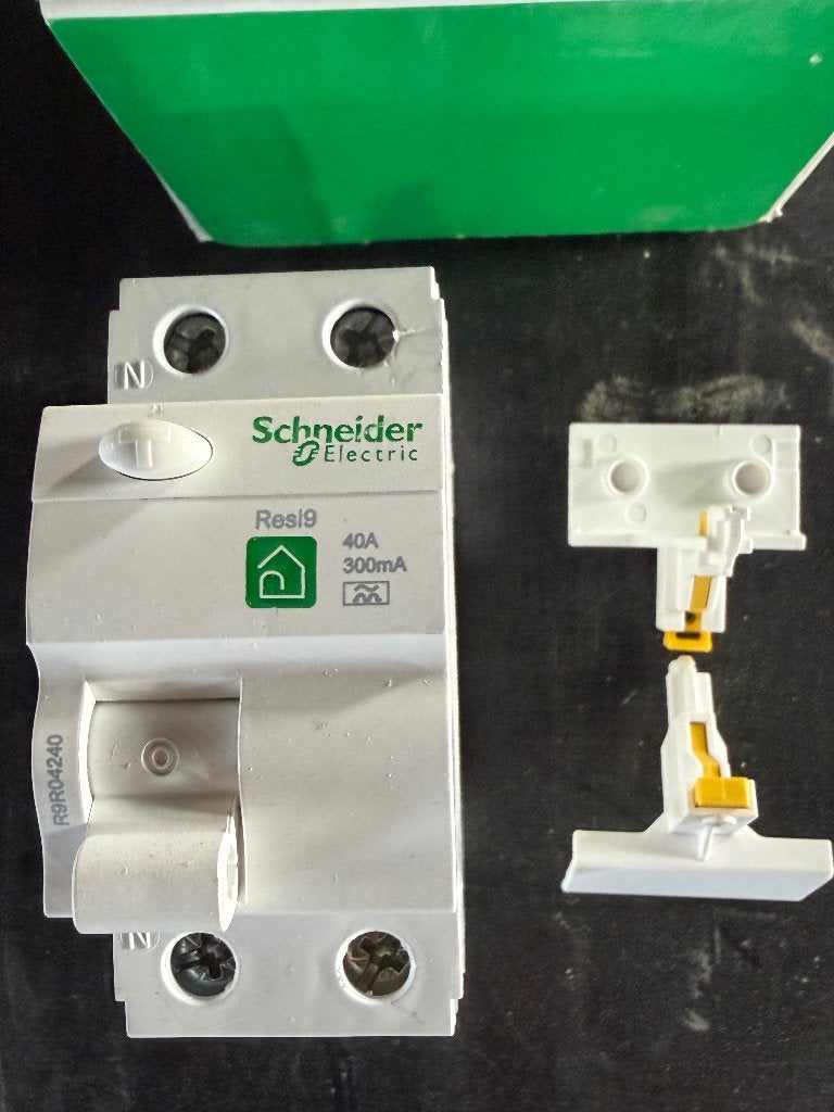 différentiel, Bricolage & Construction, Électricité & Câbles, Enlèvement, Neuf, Schneider Electric, Interrupteur différentiel
