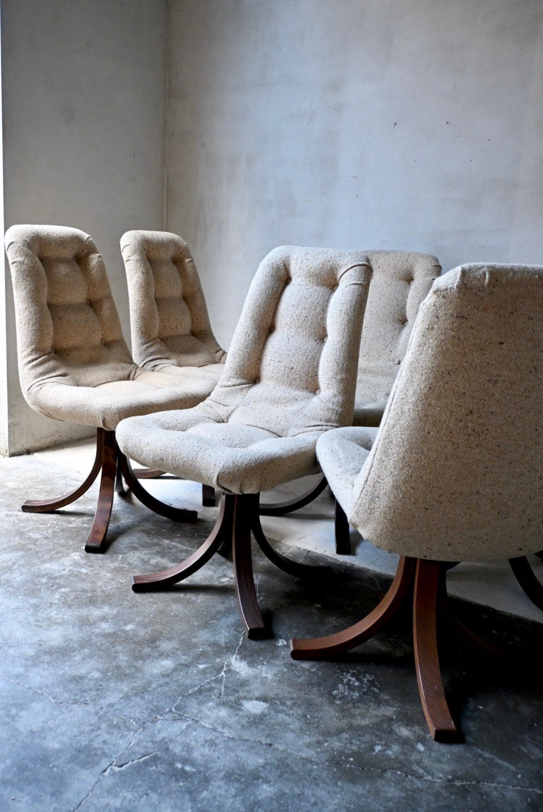 Zes Scandinavische design draaibare eetkamerstoelen, Huis en Inrichting, Ophalen, Gebruikt, Stof, Scandinavisch design