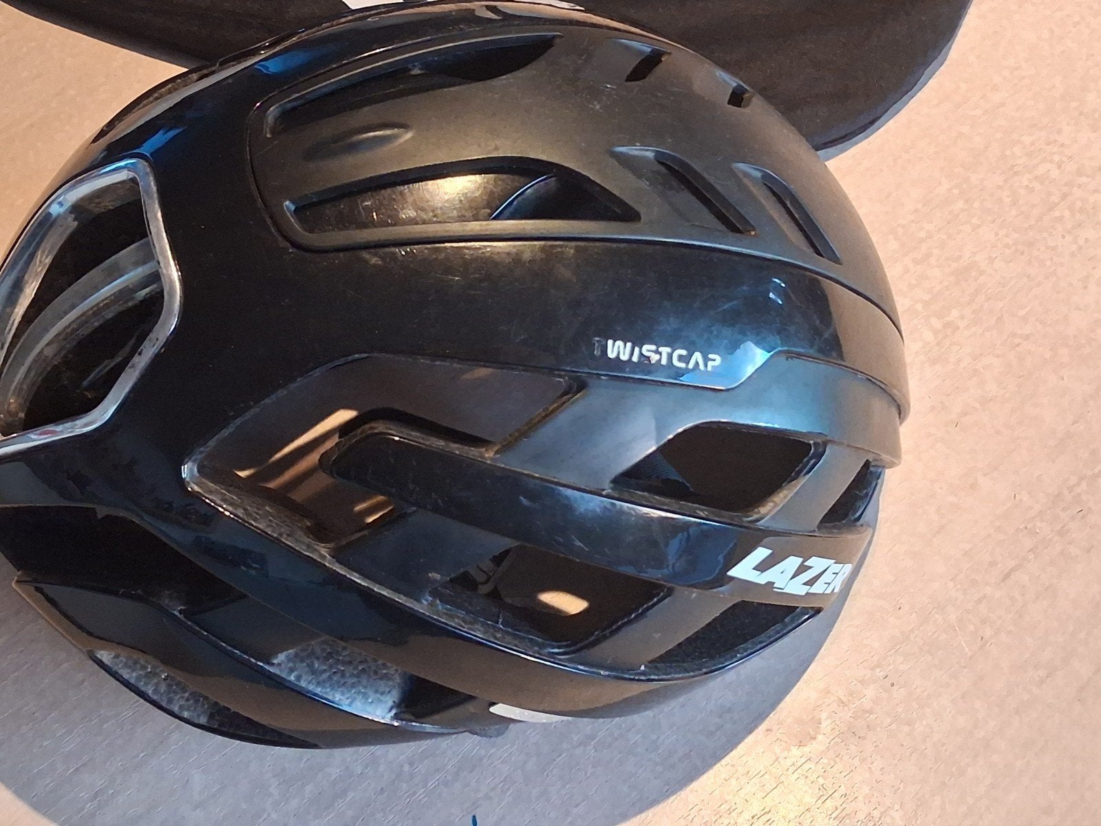 LAZER LARGE met rood ledlicht tn twist cap, Fietsen en Brommers, Fietsaccessoires | Fietshelmen, Ophalen, Lazer, Zo goed als nieuw