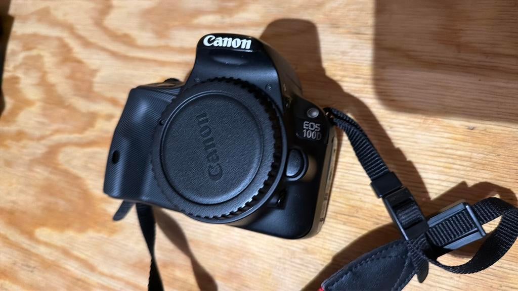 Canon EOS 100D — Boîtier nu + accessoires, Gebruikt, Spiegelreflex, Canon, Geen optische zoom