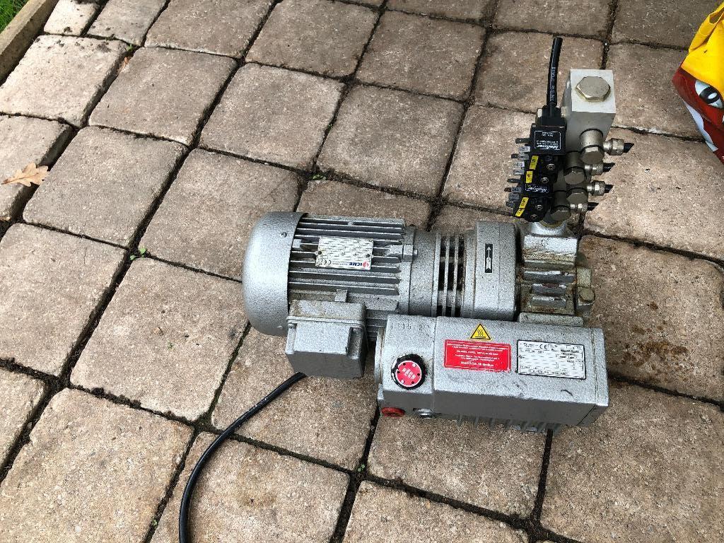 :Rietschle Olie Gesmeerd Rotary Vacuümpomp VCB20(7), Doe-het-zelf en Bouw, Ophalen, Gebruikt